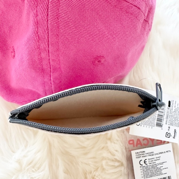 Hello Kitty Bundle - HK Girls Pink Hat, Mini Coin Pouch and Keycap. - Picture 12 of 15